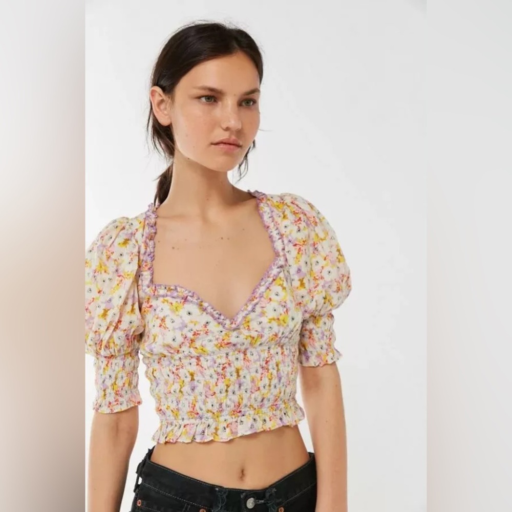 NWOT - Urban Outfitters May Smocked Puff Sleeve Cropped Top size L